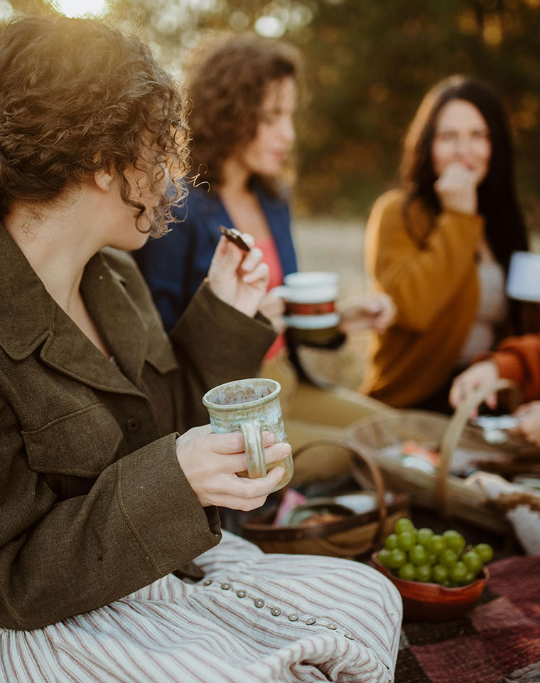 girls' weekend - women picnicking